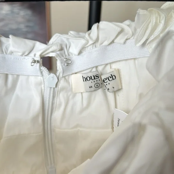 NWOT House of CB Tula Ruched Off‎ Shoulder Top White Small